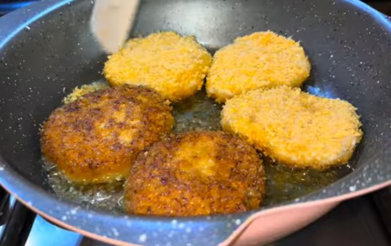 طرز تهیه کتلت روسی با سینه مرغ و خامه