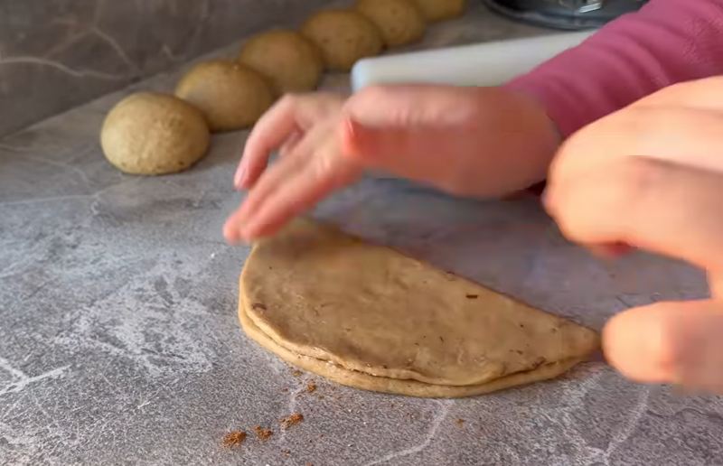 طرز تهیه نان سیب و دارچین به روش آسان و خوشمزه