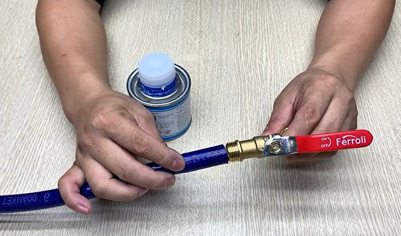 ترفند ساده اتصال شیر قطع و وصل آب به شلنگ در خانه