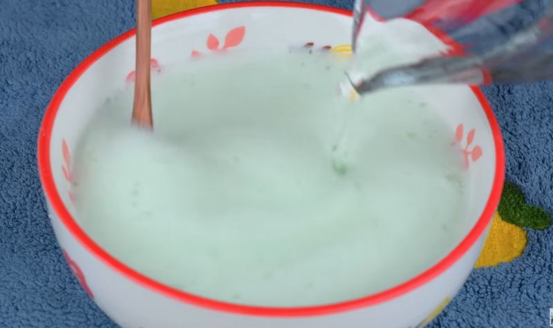 باز کردن گرفتگی لوله سینک با یک بطری پلاستیکی
