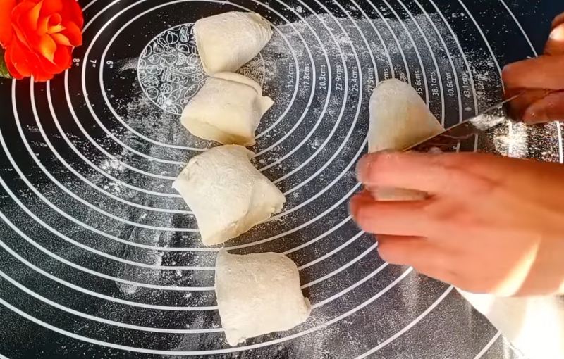 طرز تهیه ۳۰ عدد نان لواش با آرد و آب در تابه بدون نیاز به خمیر مایه