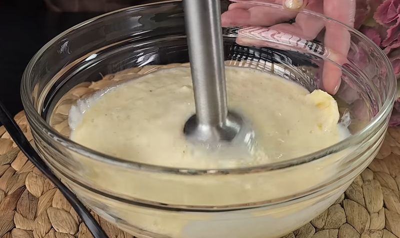 طرز تهیه بستنی فرانسوی کشدار با موز و شیر عسلی در ۱۰ دقیقه