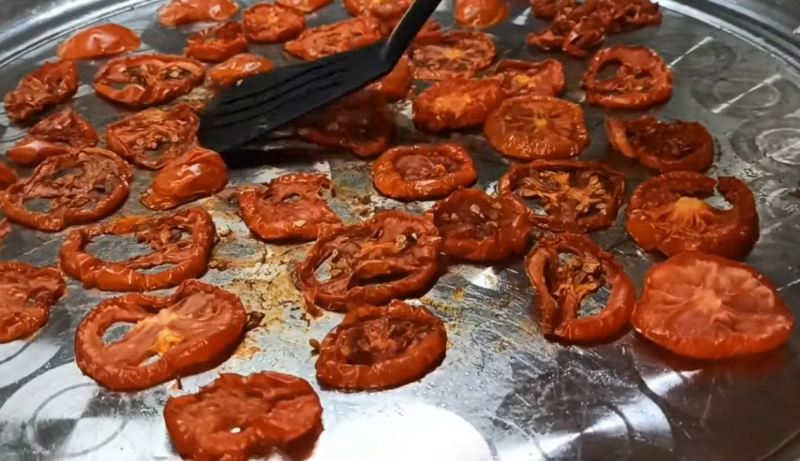 طرز تهیه پودر گوجه فرنگی روی بخار آب بدون سوختگی و تغییر رنگ