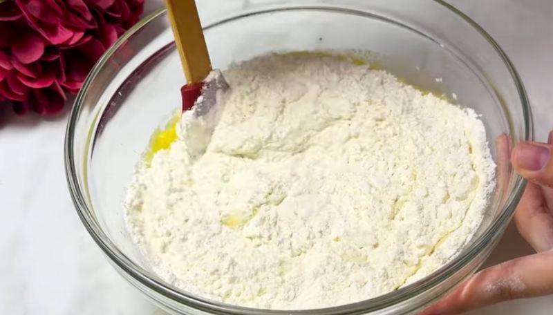 روش درست کردن صبحانه فوری و لذیذ با سیب رنده شده و آرد