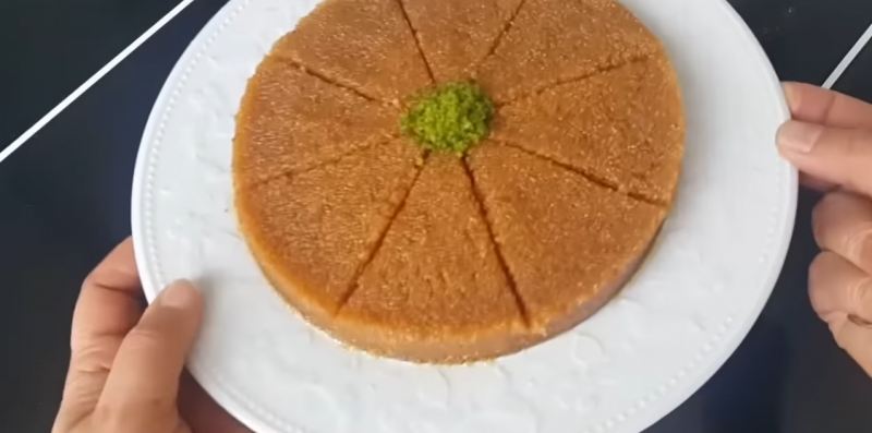 طرز تهیه حلوای ایرمیک فوری؛ دسری خوشمزه بدون جوشاندن شهد