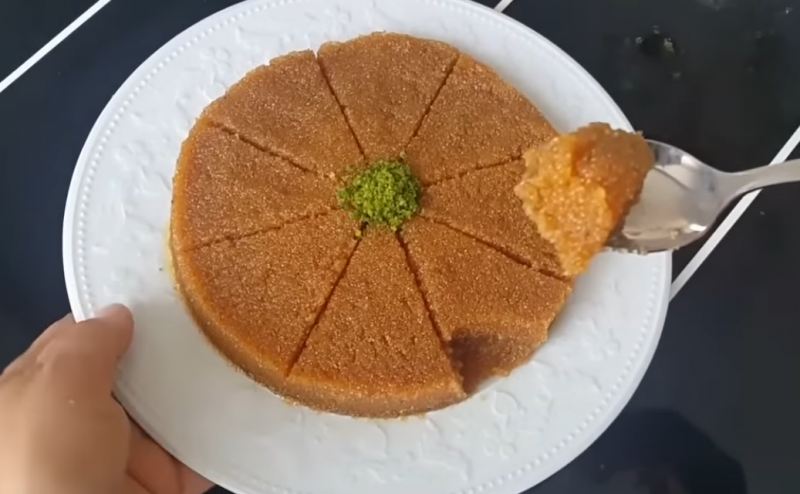 طرز تهیه حلوای ایرمیک فوری؛ دسری خوشمزه بدون جوشاندن شهد