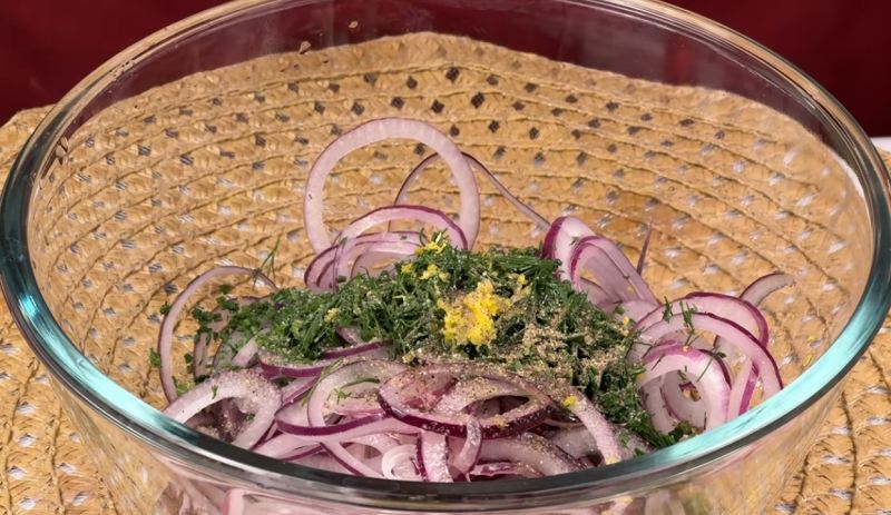طرز تهیه سالاد پیاز قرمز رژیمی و چربی سوز