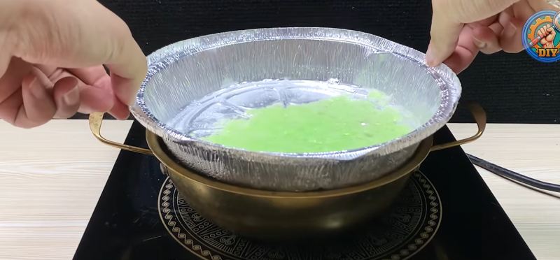 نحوه استفاده از وازلین برای تمیز کردن و برق انداختن کفش