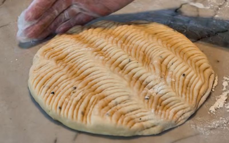 طرز تهیه نان کماج سنتی به روش سریع در خانه