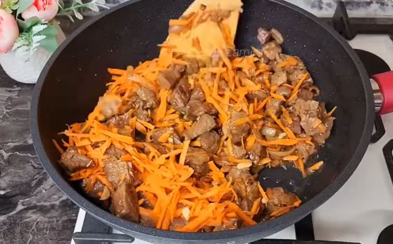 طرز تهیه چلو گوشت رستورانی با کته قالبی کاملاً پنبه ای و نرم