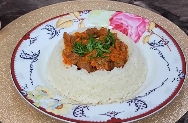 طرز تهیه چلو گوشت رستورانی با کته قالبی کاملاً پنبه ای و نرم