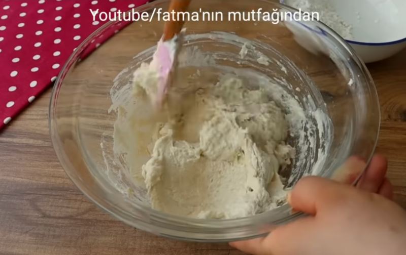 روش پخت نان تابه ای با سه قلم ماده اولیه (آرد، آب و نمک) با مغز کره ای