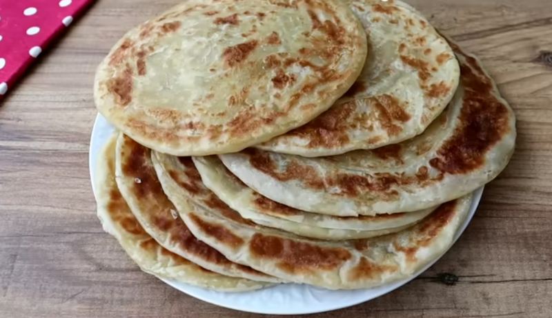 روش پخت نان تابه ای با سه قلم ماده اولیه (آرد، آب و نمک) با مغز کره ای
