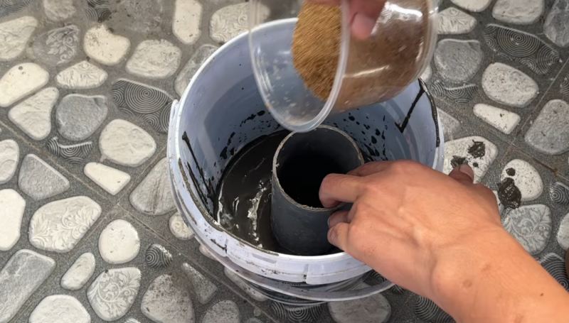 ایده سیمان و توری پنکه: نحوه ساخت حوضچه دکوراتیو برای باغ
