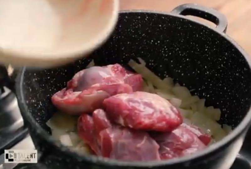 طرز تهیه ته چین گوشت و هویج مجلسی و قالبی