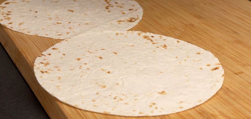 ایده شام فوری و ارزان با نان تورتیلا و تخم مرغ