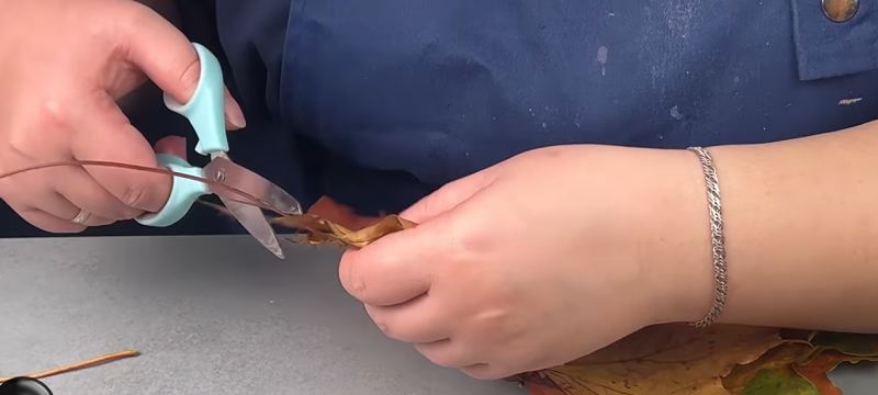 آموزش ساخت گل رز پاییزی با برگ خشک درختان