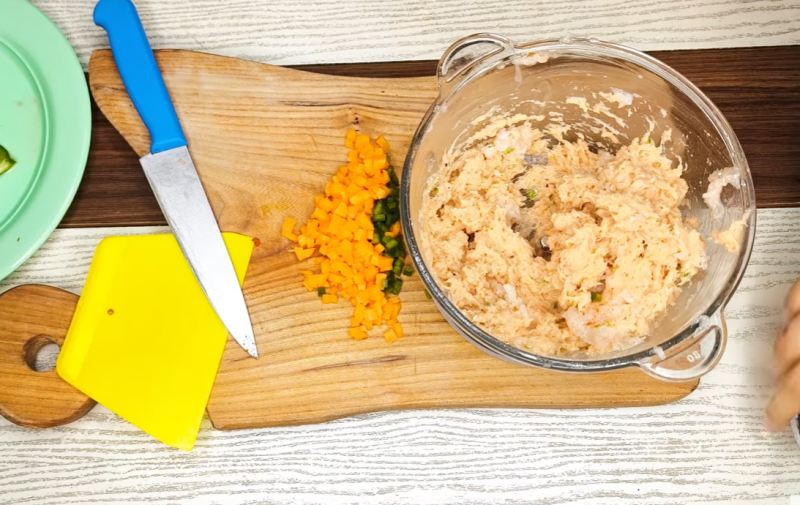 طرز تهیه کالباس خانگی لیوانی و رولی فقط با ۱ عدد سینه مرغ