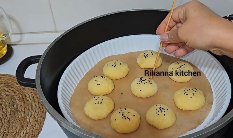 طرز تهیه شیرینی نارگیلی ۲۰ دقیقه ای در تابه بدون تخم مرغ و ماست