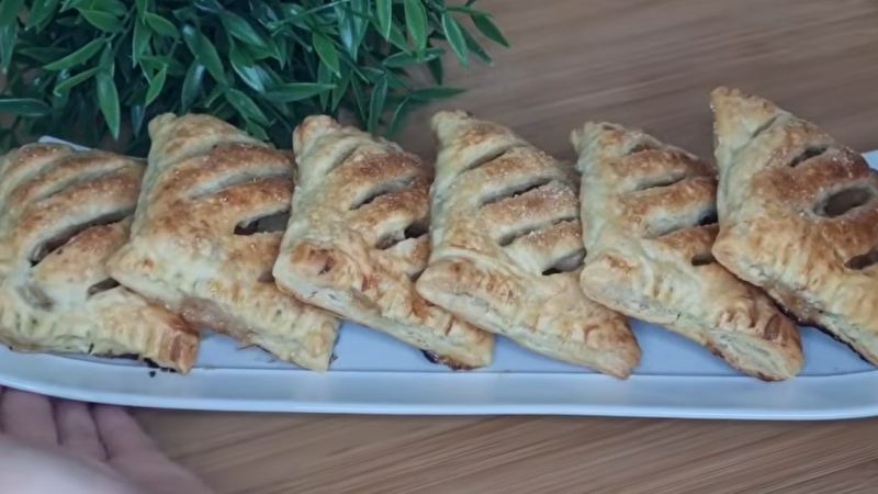 دستور تهیه پای سیب و کشمش فوری فرانسوی در ۲۵ دقیقه