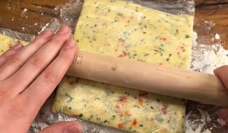 طرز تهیه اسنک ترد، کش دار و فوری فقط با ۳ عدد سیب زمینی