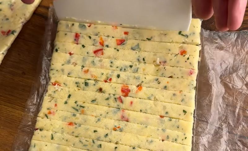 طرز تهیه اسنک ترد، کش دار و فوری فقط با ۳ عدد سیب زمینی