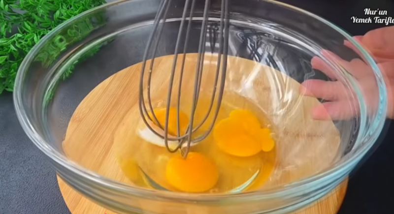 طرز تهیه کیک ماکارونی قالبی با ۱ لیوان ماست