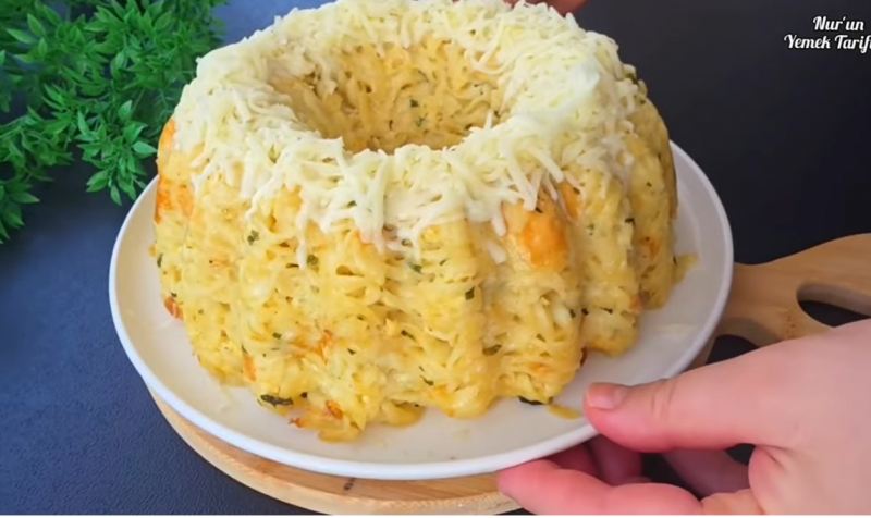 طرز تهیه کیک ماکارونی قالبی با ۱ لیوان ماست