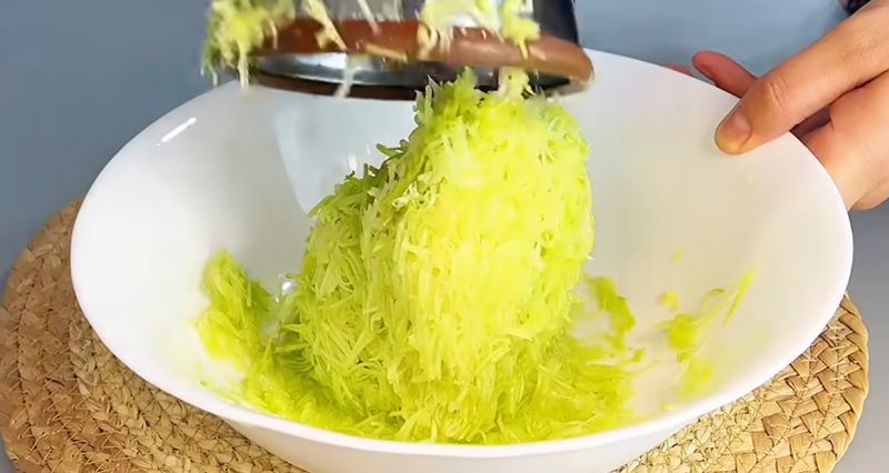 دیگه کدو سرخ نکنید! طرز تهیه کرپ کدو سبز در تابه