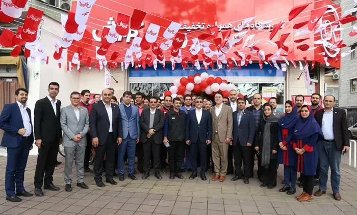 بیوگرافی محمد کریم فضلی، بنیانگذار گلرنگ و فروشگاه های افق کوروش