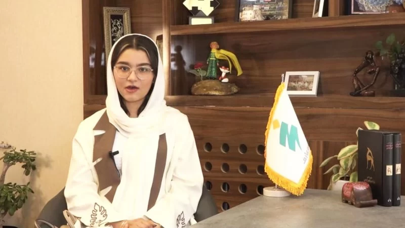 بیوگرافی آتریا فرحمند، صدرنشین کنکور تجربی ۱۴۰۴ از خانواده ای پزشک