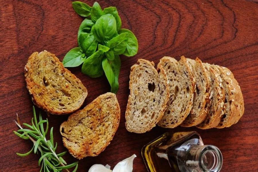 کدام نان قند کمتری دارد و رژیمی است؟