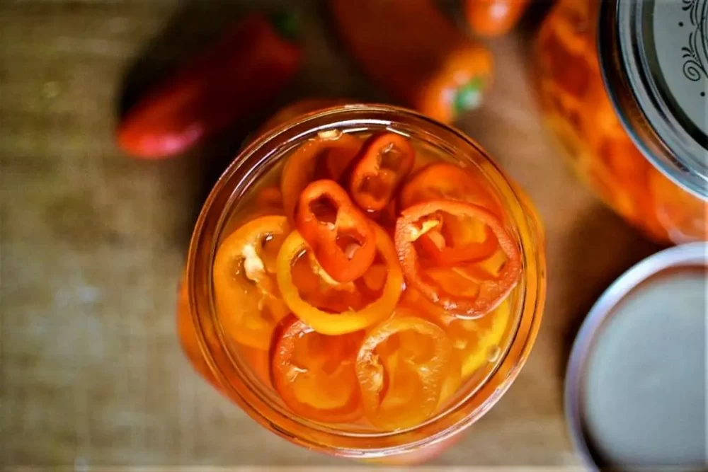 طرز تهیه ترشی فلفل دلمه ای یک چاشنی خوشمزه و رنگارنگ (+طرز تهیه ادویه ترشی)