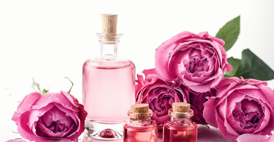 بستن منافذ باز صورت با گلاب: بهترین روش های استفاده از گلاب برای پوستی صاف و شفاف