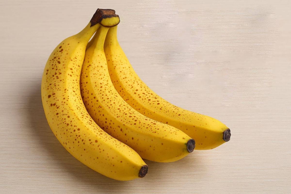 موز سبز بهتر است یا موز رسیده؟ تفاوت خواص و انتخاب بهترین گزینه برای سلامتی