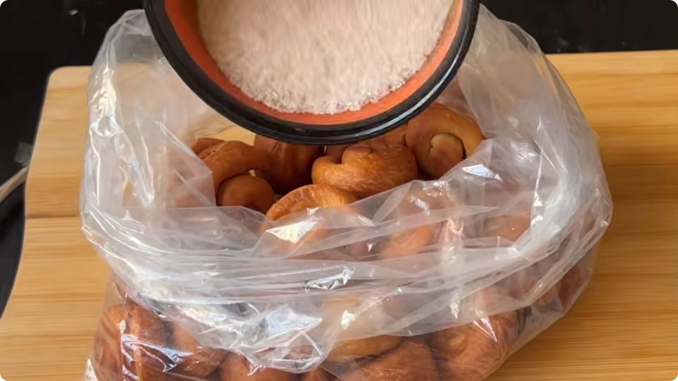 آموزش شیرینی خوشمزه با ماست و مربا؛ بدون فر و در کمترین زمان