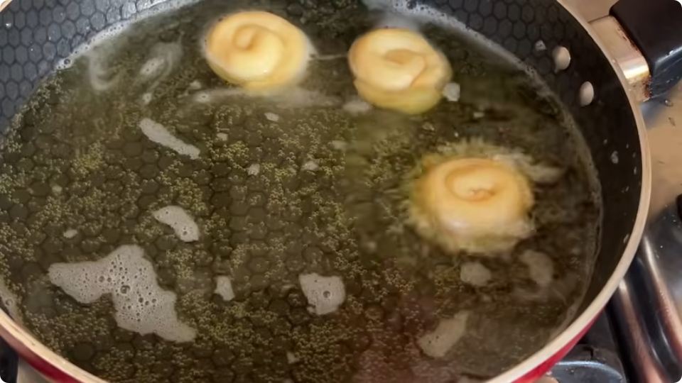 آموزش شیرینی خوشمزه با ماست و مربا؛ بدون فر و در کمترین زمان