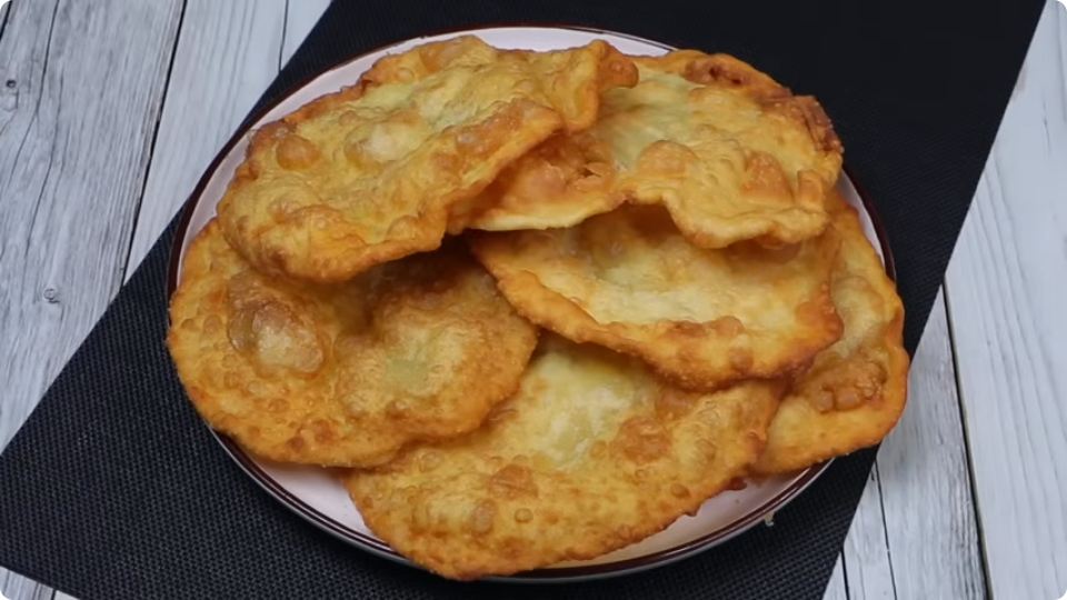 طرز تهیه نان فطیر (پفک) با آب پرتقال؛ یک شیرینی ساده و خوشمزه در ۵ دقیقه!
