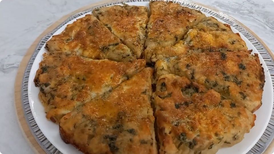 طرز تهیه نون سیر رستورانی با پنیر؛ یک فست فود خانگی و فوق العاده خوشمزه