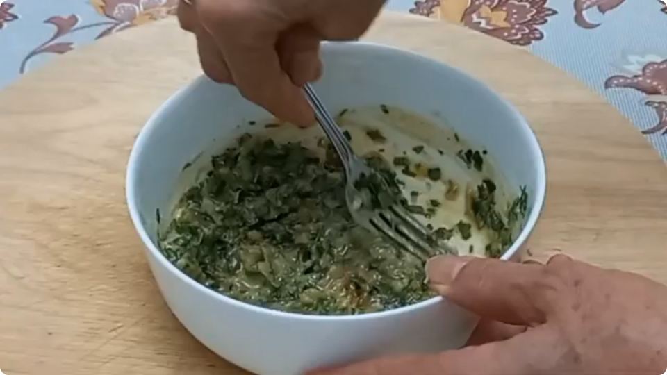 طرز تهیه نون سیر رستورانی با پنیر؛ یک فست فود خانگی و فوق العاده خوشمزه