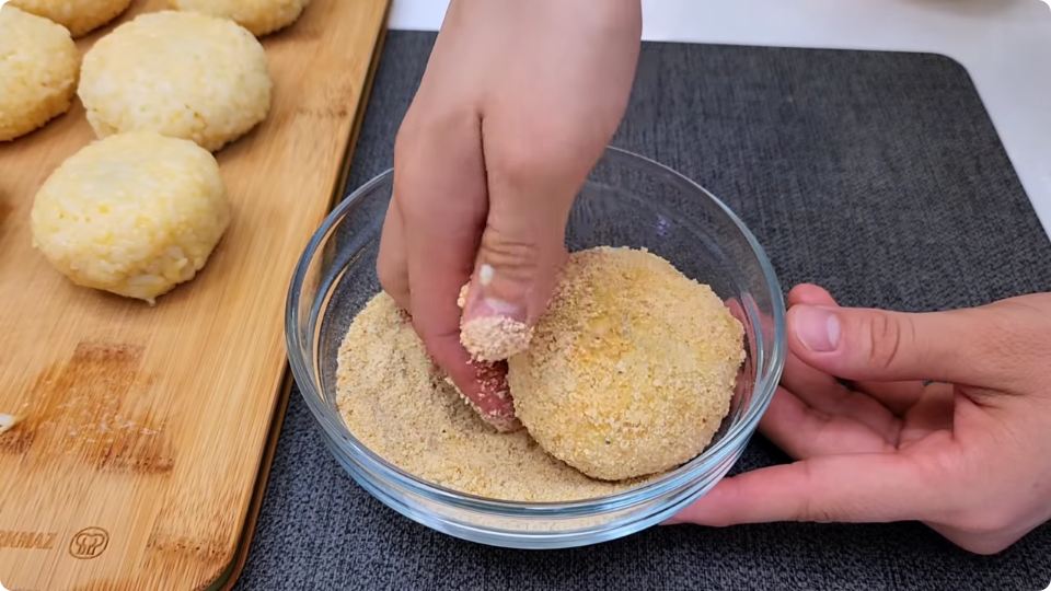 برنج مانده را دور نریز / طرز تهیه یک غذای خوشمزه و جدید با برنج، بدون آرد و دردسر