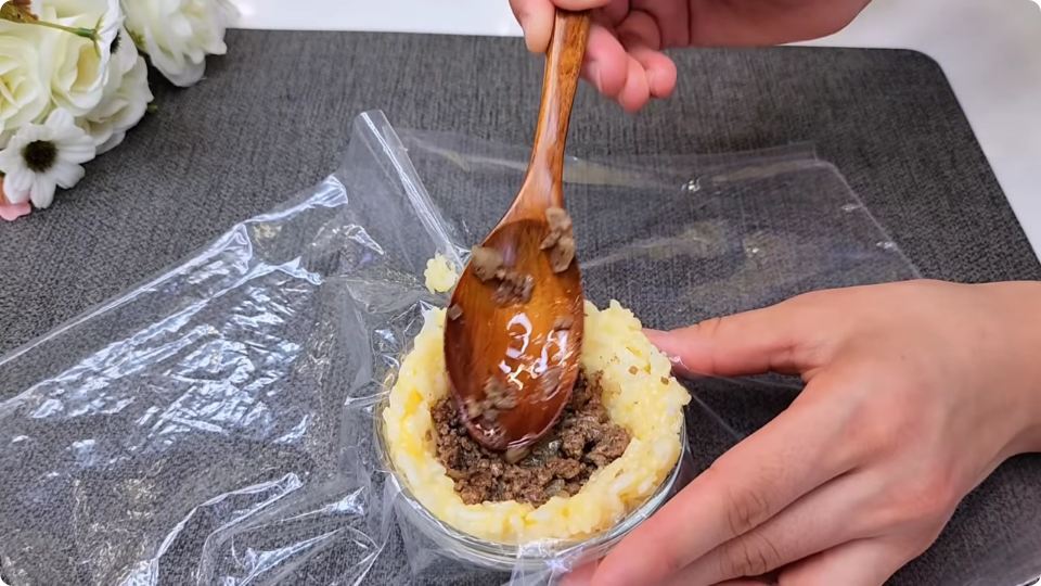 برنج مانده را دور نریز / طرز تهیه یک غذای خوشمزه و جدید با برنج، بدون آرد و دردسر