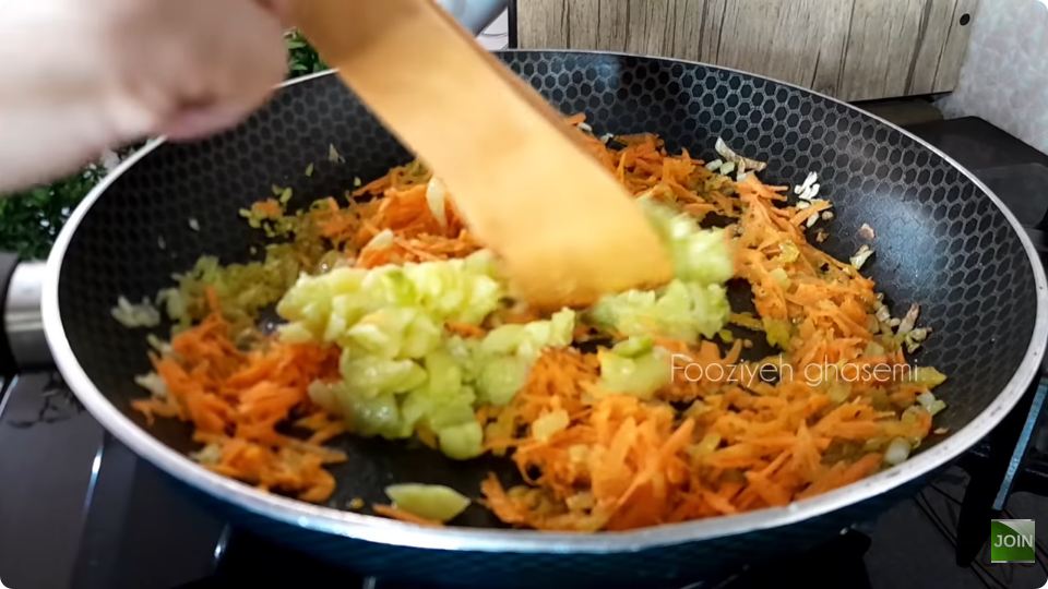 کدو رو تو آب جوش بنداز و یه غذای رستورانی خوشمزه و آسون درست کن