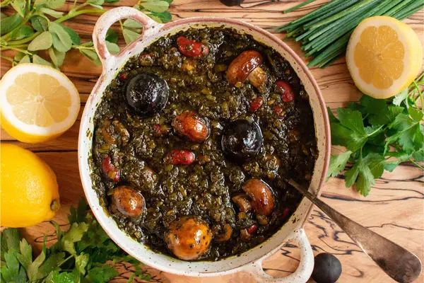 قورمه سبزی رو این بار متفاوت بپز! با پنیر کبابی و طعمی مدرن