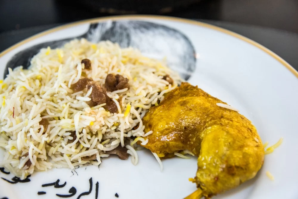 مراحل تهیه چلو مرغ زعفرانی