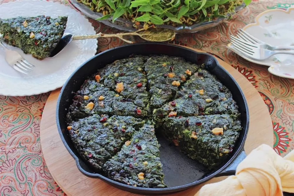 کوکوسبز با زرشک و گردو