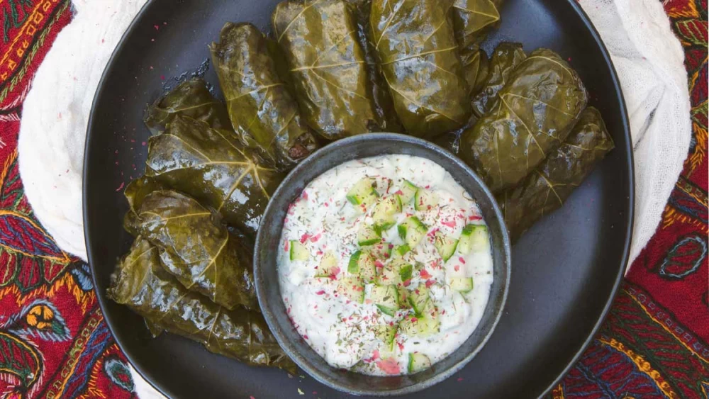 طرز تهیه دلمه با ریحان خشک