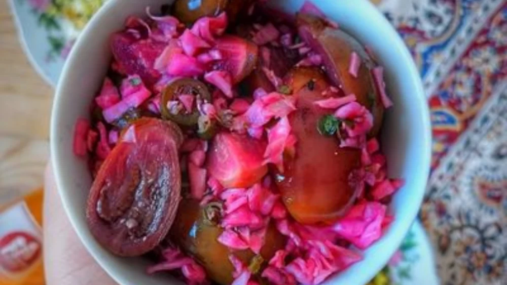 ترشی بادمجان و کلم قرمز