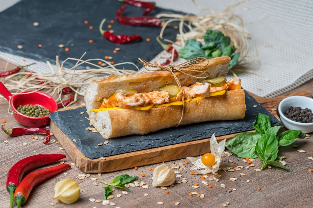ساندویچ مرغ گریل شده