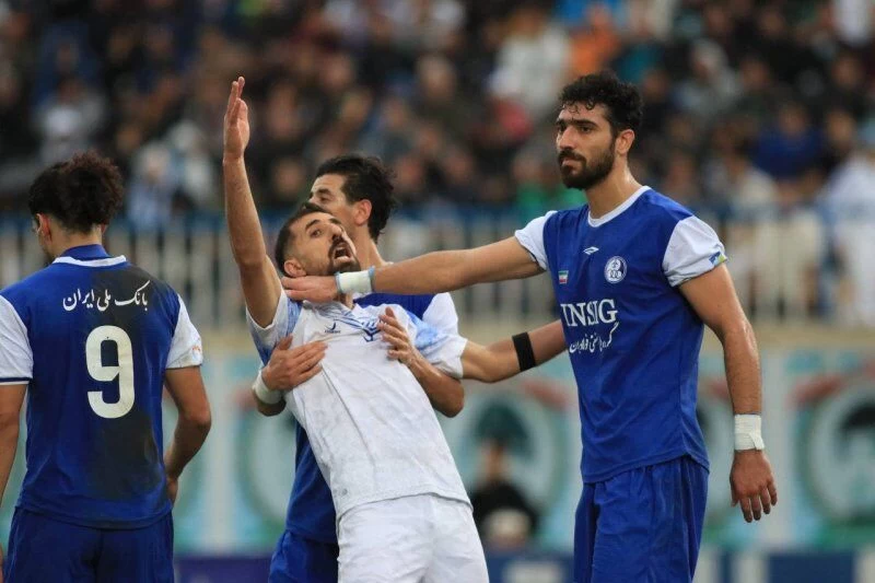 بازی استقلال خوزستان و ملوان
